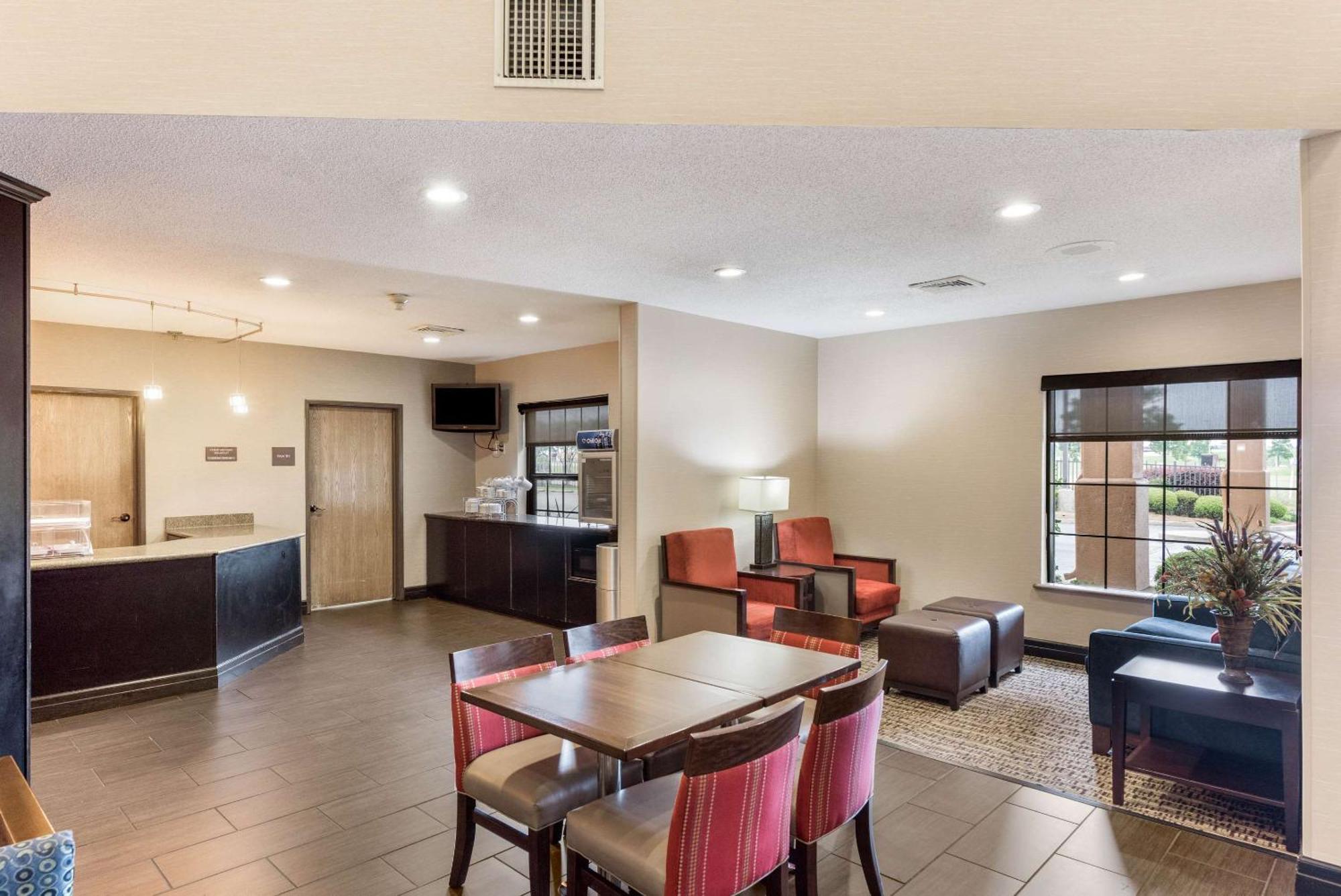 Comfort Suites Monroe Exterior photo