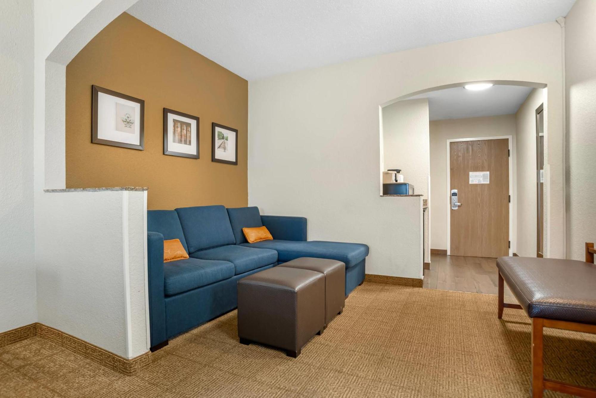 Comfort Suites Monroe Exterior photo